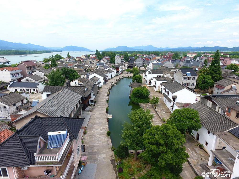 浙江特色小鎮遍地開花，圖為富春江畔。（浙江省網信辦提供）