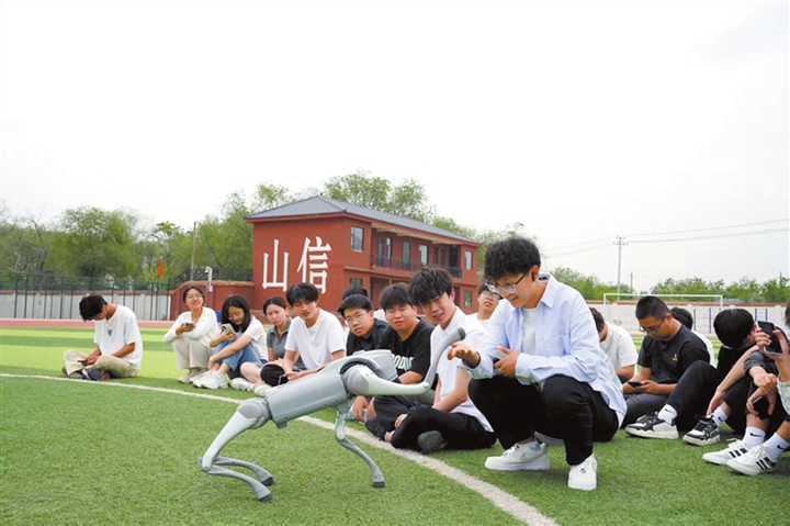山西信息職業(yè)技術(shù)學(xué)院人工智能職教活動周啟動